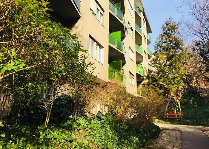 Newberry With Balcony Apartament